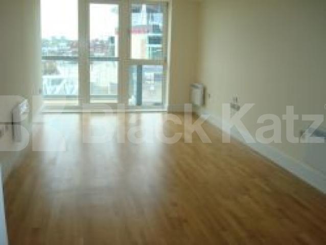 			MUST SEE !!!!!!!, 2 Bedroom, 1 bath, 1 reception Flat			 Ashburton Gate Drayton Park, Highbury