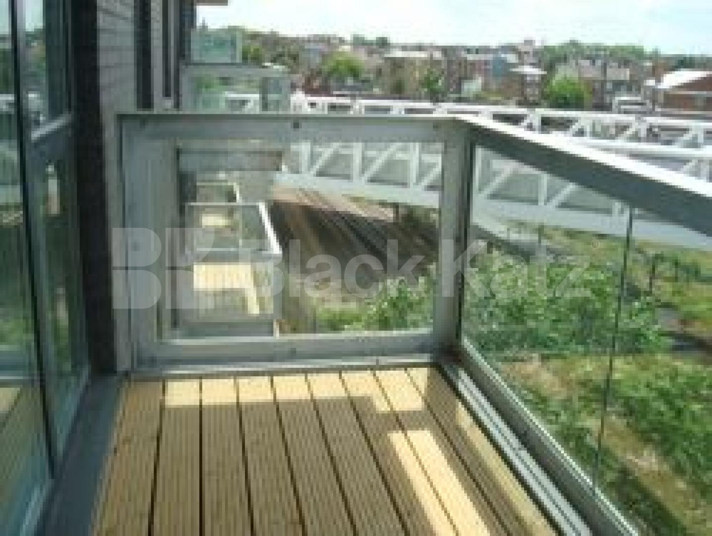 			MUST SEE !!!!!!!, 2 Bedroom, 1 bath, 1 reception Flat			 Ashburton Gate Drayton Park, Highbury