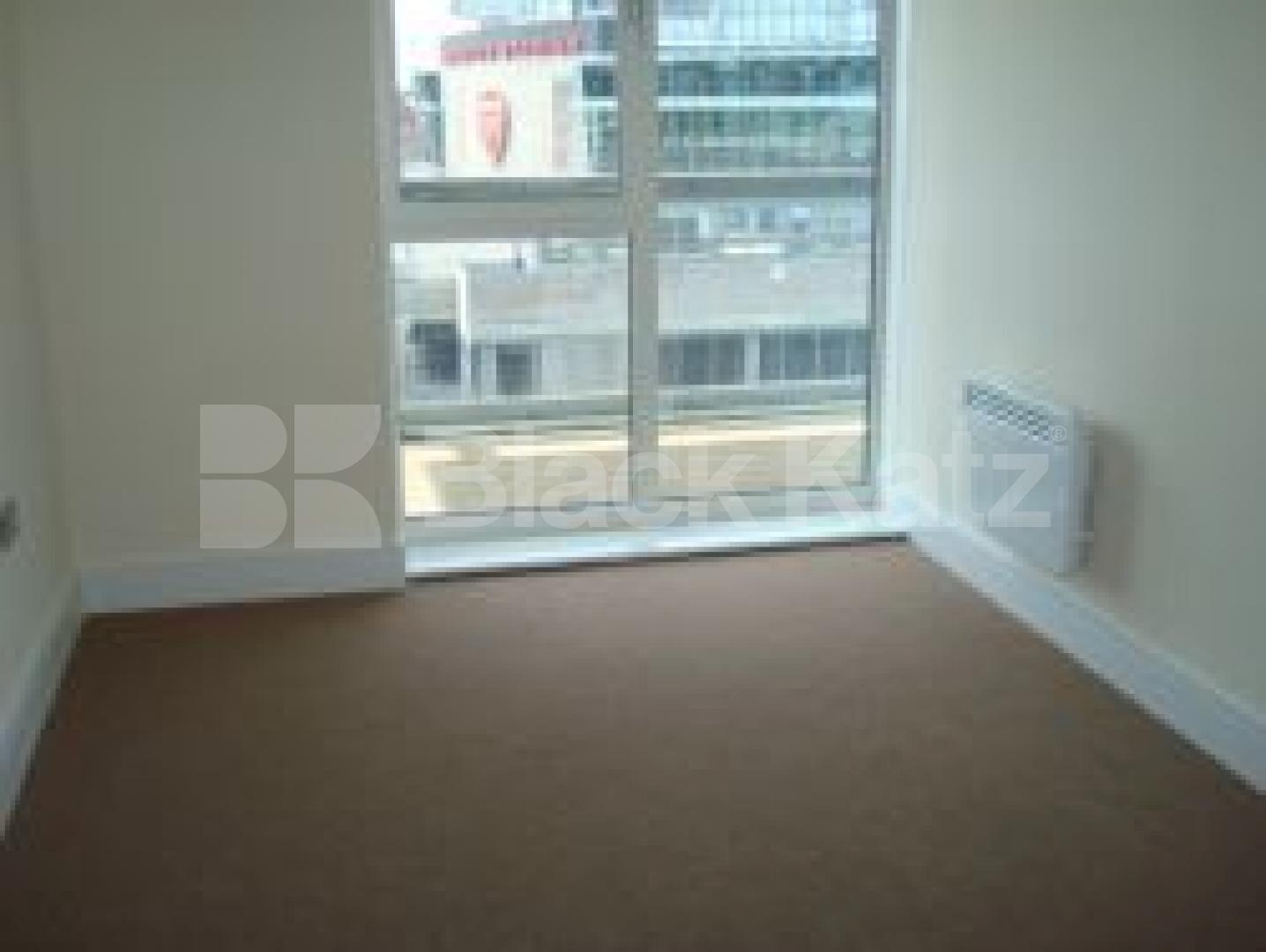 			MUST SEE !!!!!!!, 2 Bedroom, 1 bath, 1 reception Flat			 Ashburton Gate Drayton Park, Highbury