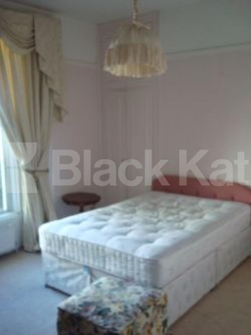 			New instruction, 3 Bedroom, 1 bath, 1 reception Flat			 Southgate Road, ISLINGTON