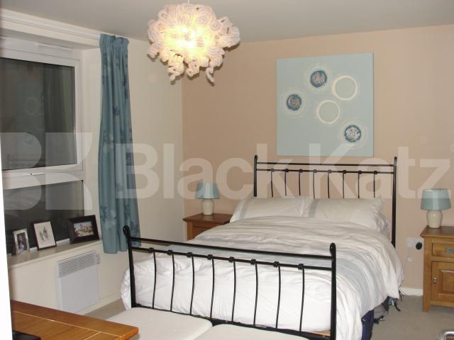 			2 Bedroom, 1 bath, 1 reception Apartment			 Signal House. Great Suffolk St., Borough