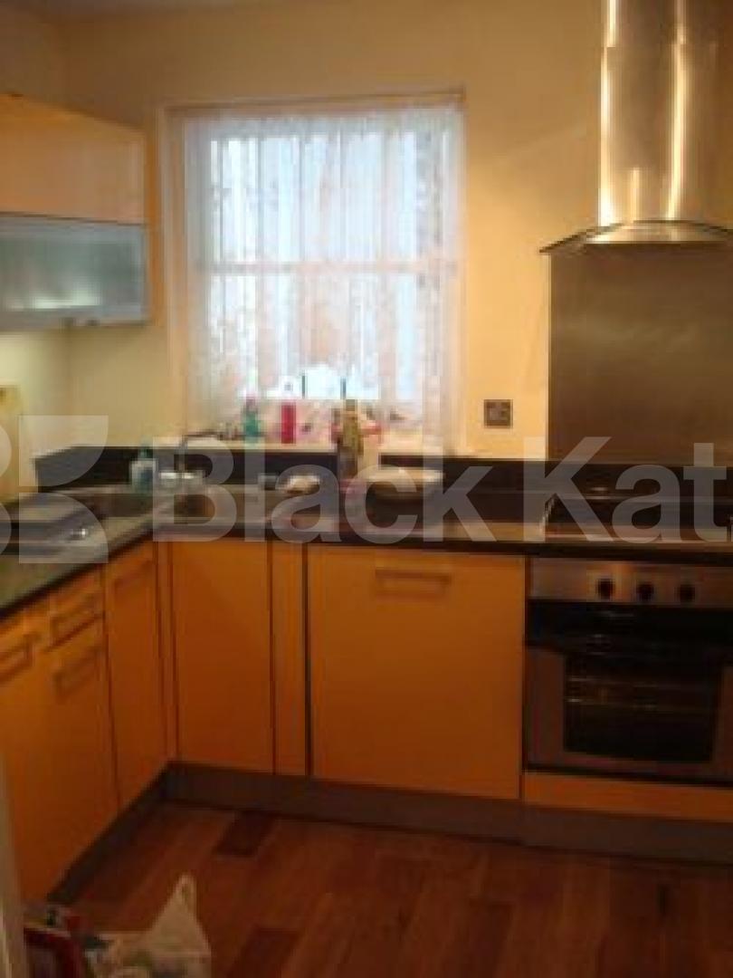 			MUST SEE !!!!, 3 Bedroom, 1 bath, 1 reception Mews House			 Beatrice Road, FINSBURY PARK