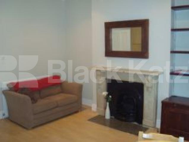 			AMAZING FLAT , GREAT LOCATION!!!!!, 1 Bedroom, 1 bath, 1 reception Flat			 City road, ANGEL