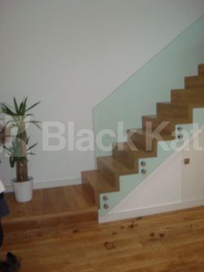 			NEW INSTRUCTION, 3 Bedroom, 1 bath, 1 reception Flat			 Buckingham Road, Islington