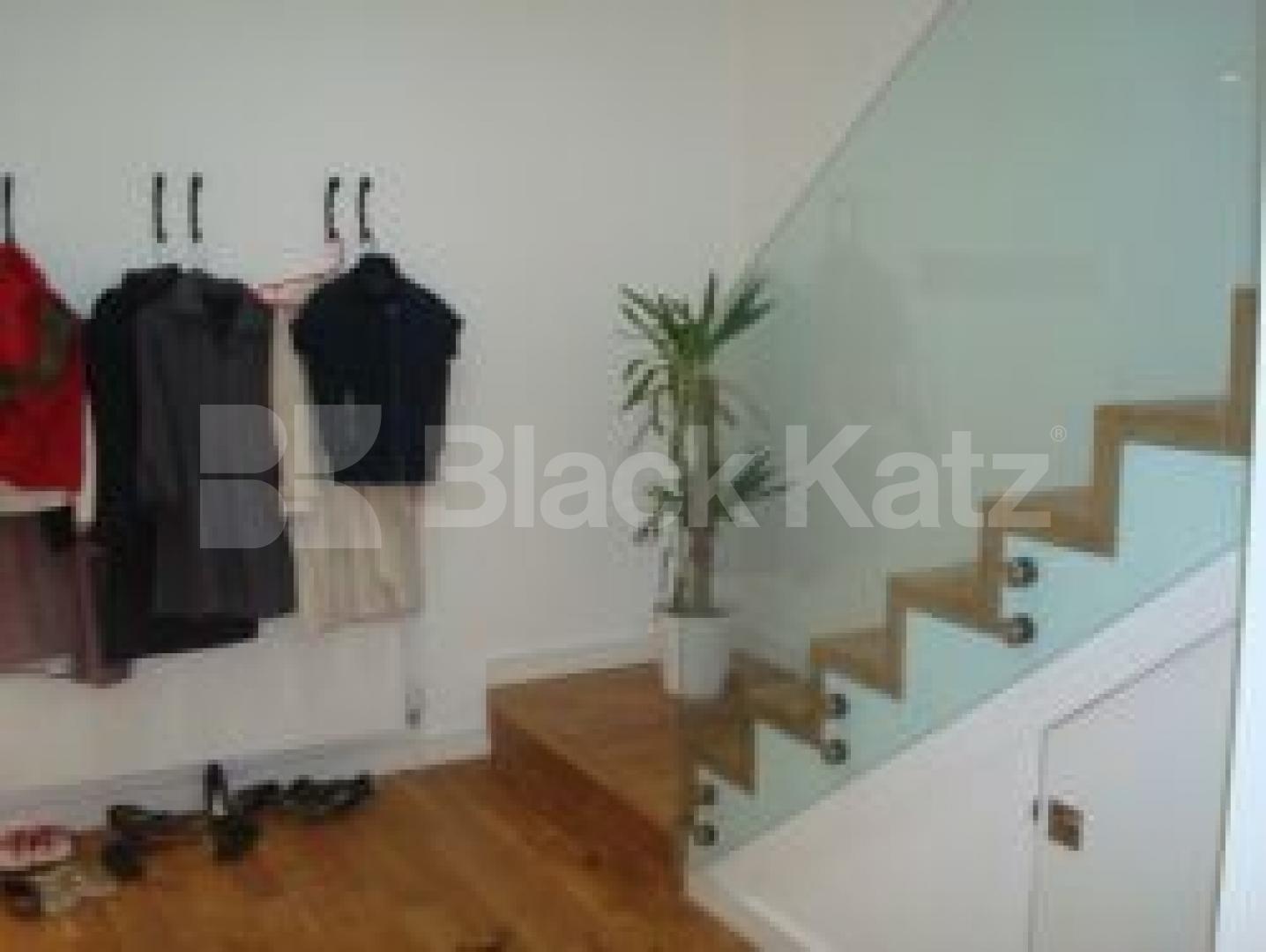 			NEW INSTRUCTION, 2 Bedroom, 1 bath, 1 reception Flat			 Buckingham Road, Islington