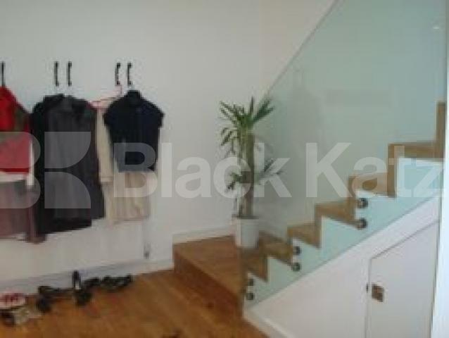 			NEW INSTRUCTION, 2 Bedroom, 1 bath, 1 reception Flat			 Buckingham Road, Islington