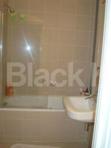 			NEW INSTRUCTION, 3 Bedroom, 1 bath, 1 reception Flat			 Buckingham Road, Islington