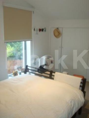 			NEW INSTRUCTION, 3 Bedroom, 1 bath, 1 reception Flat			 Buckingham Road, Islington