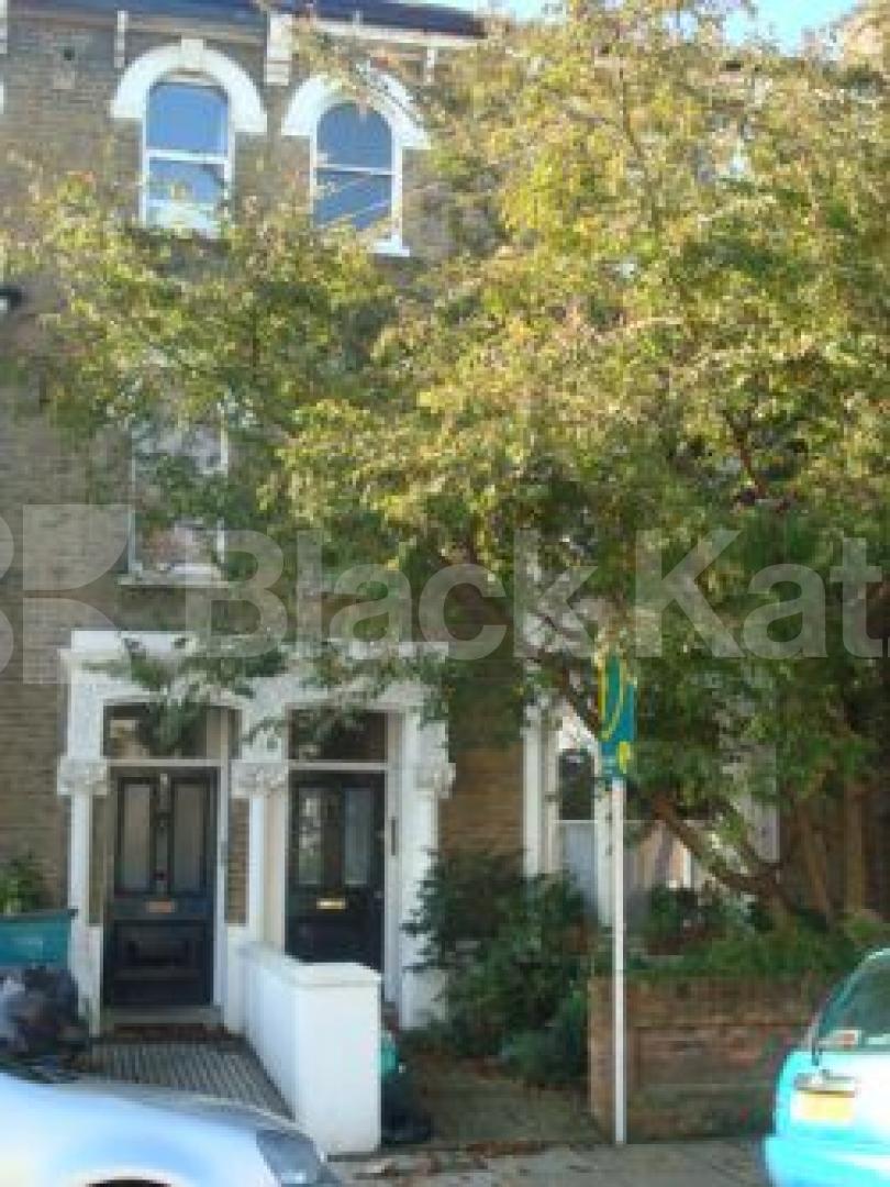 			2 Bedroom, 1 bath, 1 reception Terraced House			 Yerbury Road, Tufnell park