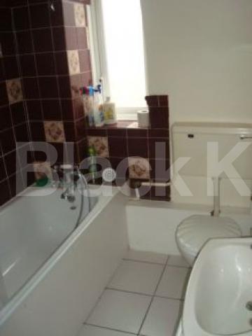 			GET IN THERE!!!, 3 Bedroom, 1 bath, 1 reception Flat			 Margery street, Kings Cross/Farringdon