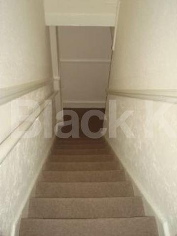 			GET IN THERE!!!, 3 Bedroom, 1 bath, 1 reception Flat			 Margery street, Kings Cross/Farringdon