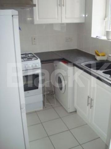 			GET IN THERE!!!, 3 Bedroom, 1 bath, 1 reception Flat			 Margery street, Kings Cross/Farringdon