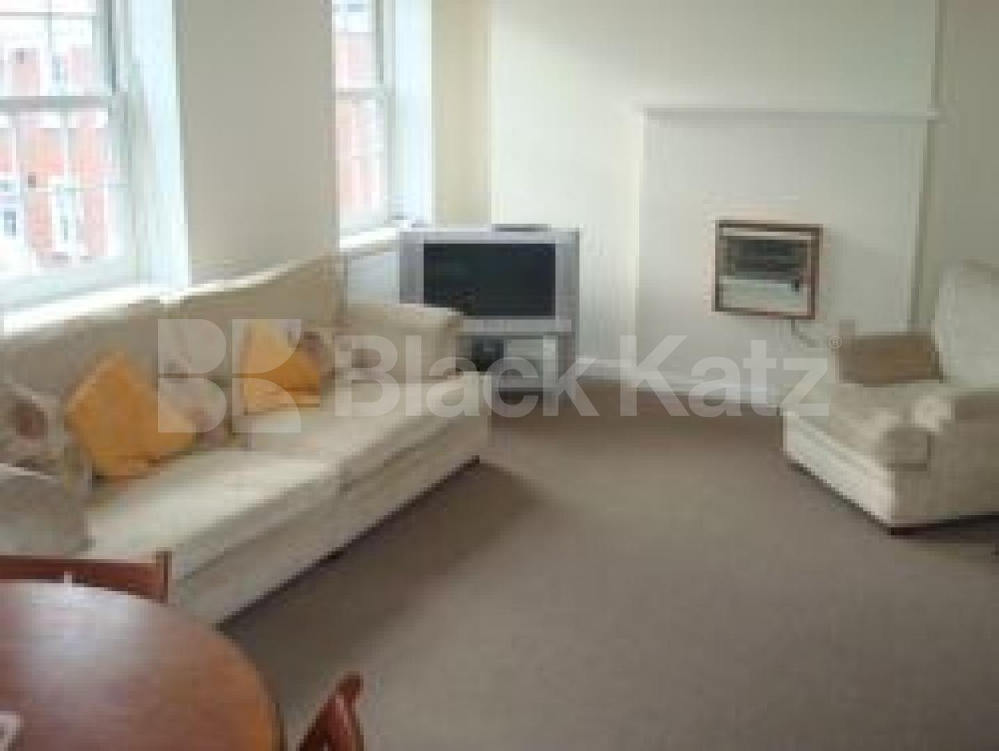 			GET IN THERE!!!, 3 Bedroom, 1 bath, 1 reception Flat			 Margery street, Kings Cross/Farringdon