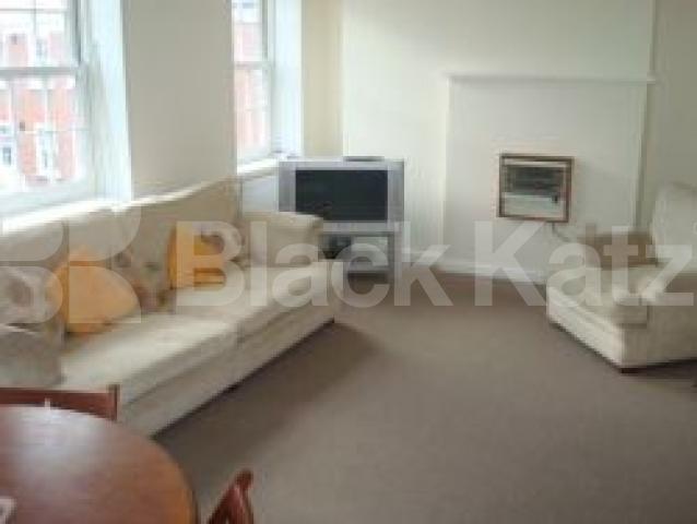 			GET IN THERE!!!, 3 Bedroom, 1 bath, 1 reception Flat			 Margery street, Kings Cross/Farringdon