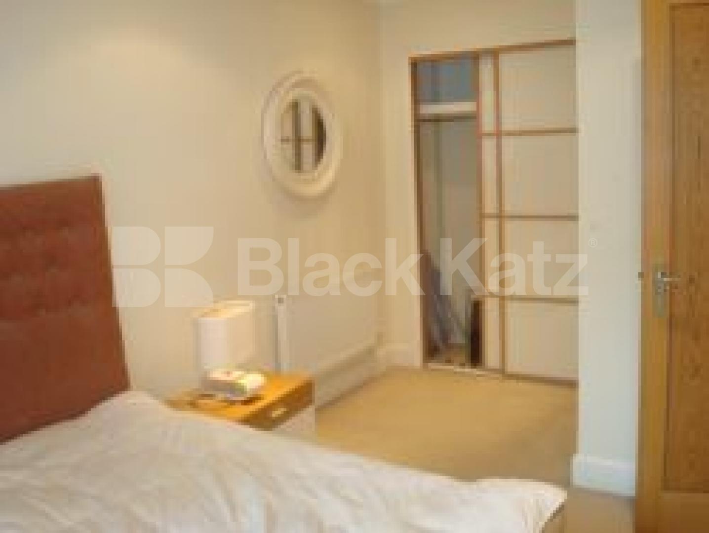 			LOCATION LOCATION LOCATION !!!!!, 2 Bedroom, 1 bath, 1 reception Flat			 Baron Street, ISLINGTON/ANGEL