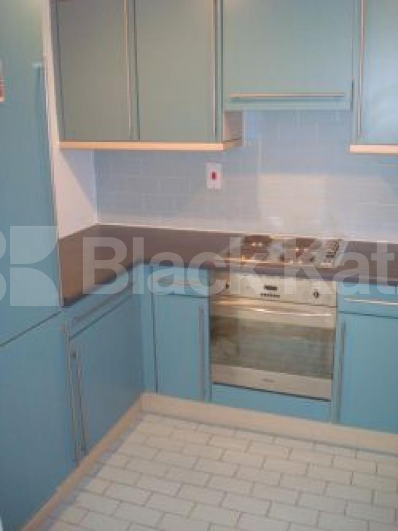 			AMAZING BUILDING!!! MUST BE SEEN!!!, 2 Bedroom, 1 bath, 1 reception Flat			 Beuax arts building, Holloway