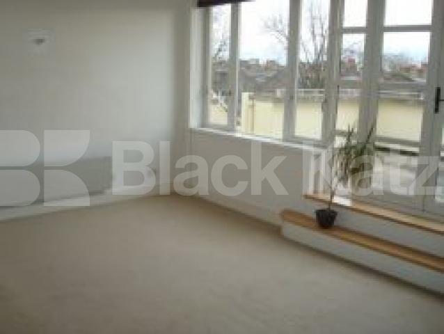 			AMAZING BUILDING!!! MUST BE SEEN!!!, 2 Bedroom, 1 bath, 1 reception Flat			 Beuax arts building, Holloway