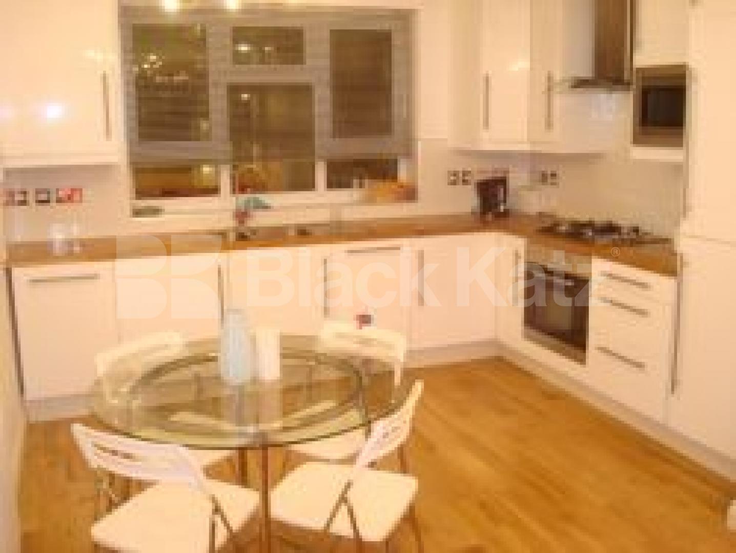 			Plasma TV, 3 Bedroom, 1 bath, 1 reception Flat			 Queens Drive, Finsbury Park