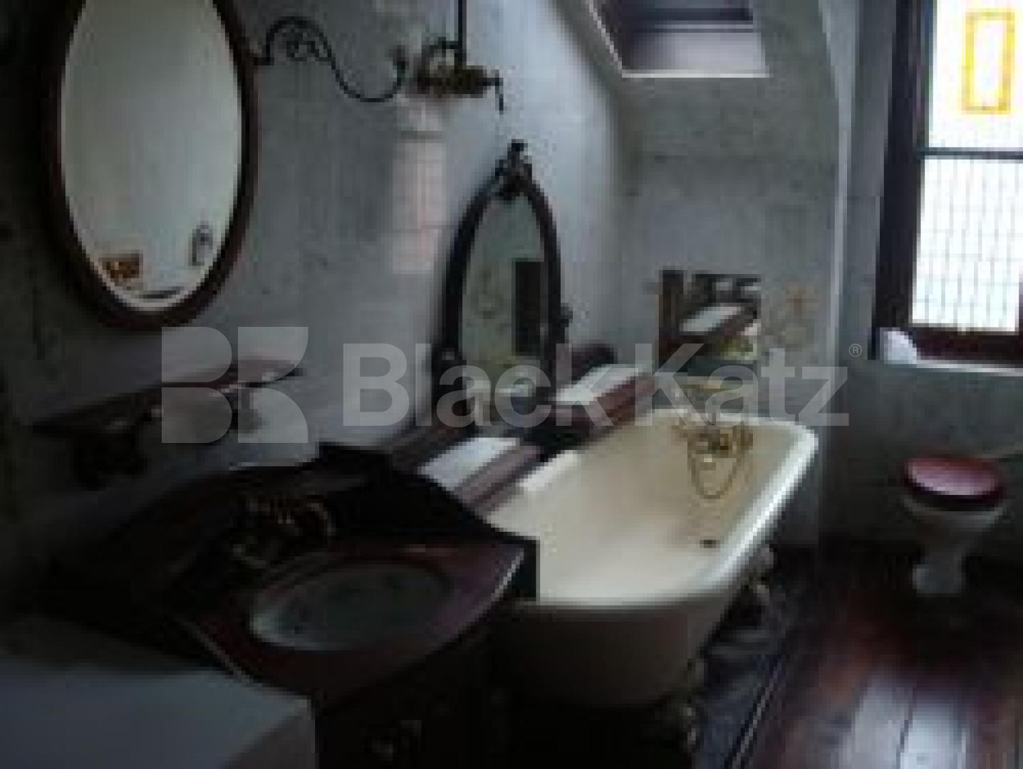 			Gothic victorian must see !!, 1 Bedroom, 1 bath, 1 reception Flat			 Hanley Road, Finsbury Park