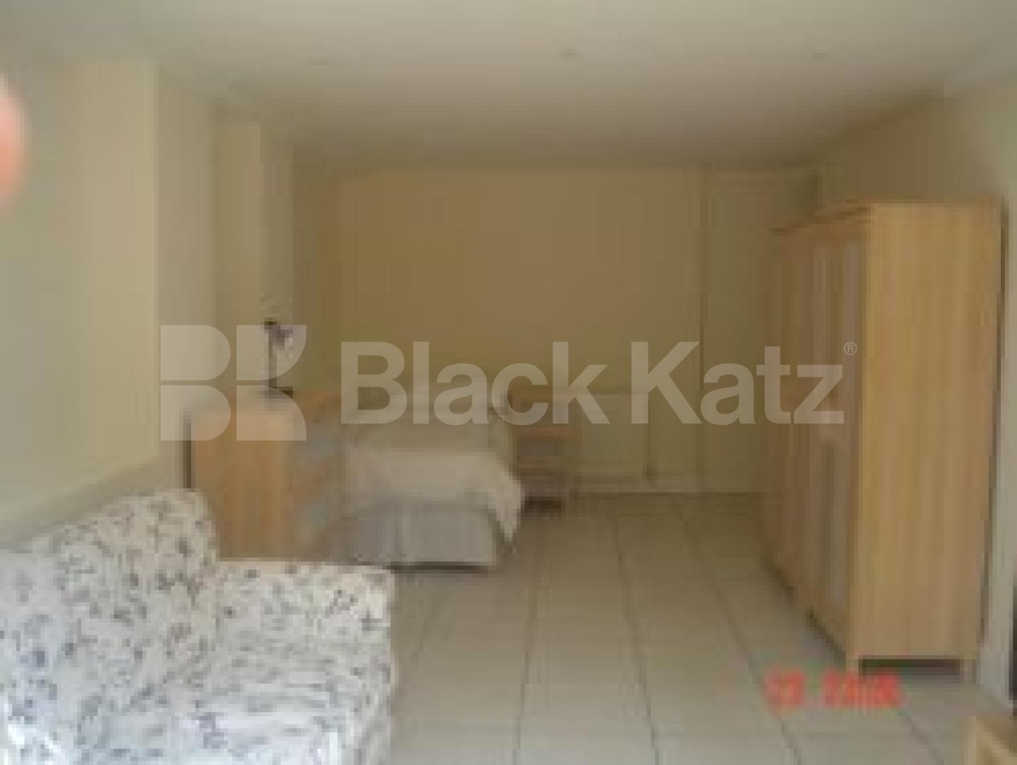 			LET, Studio Apartment, 1 bath, 1 reception Studio			 Grand Avenue, MUSWELL HILL N10