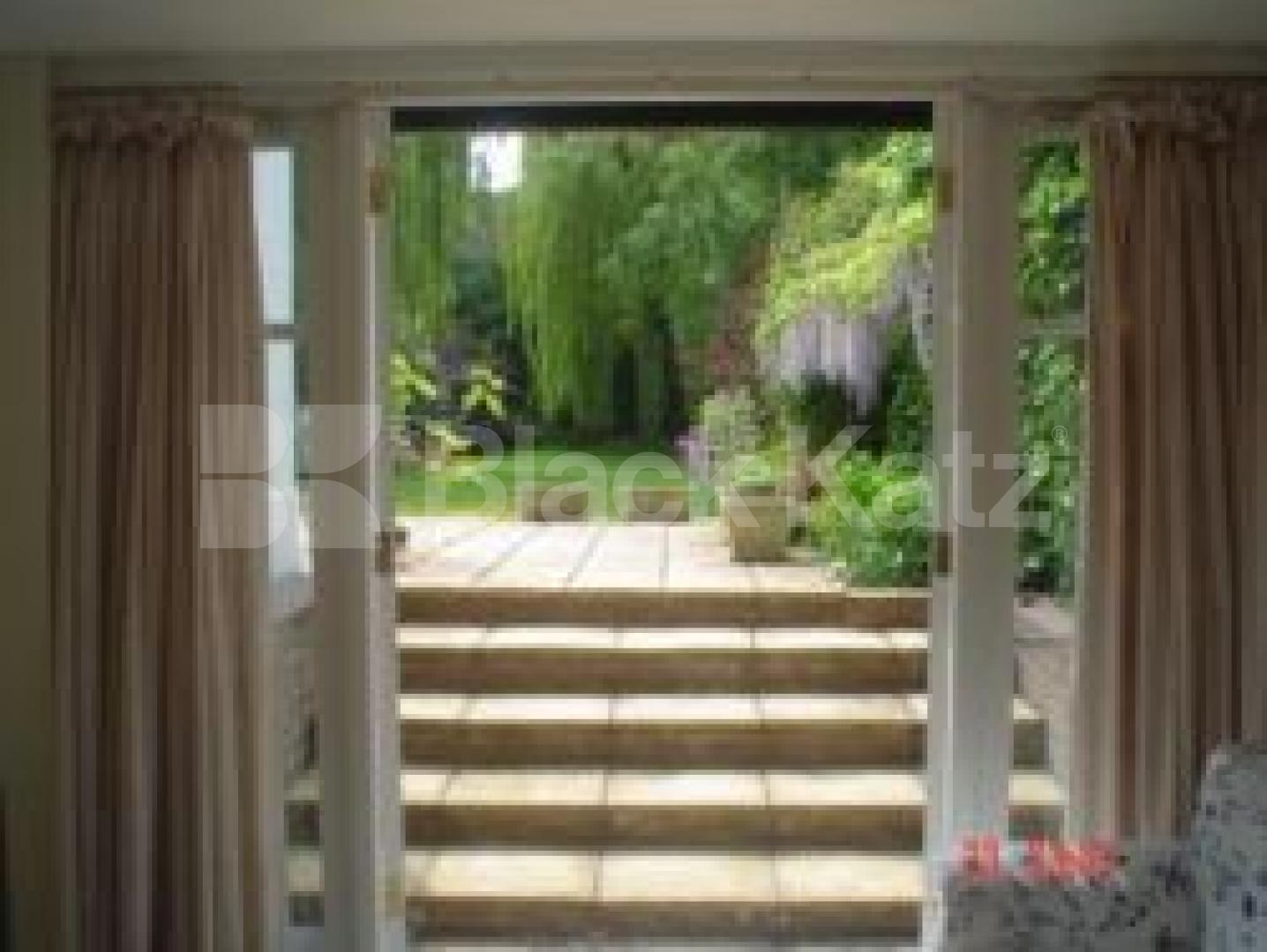 			LET, Studio Apartment, 1 bath, 1 reception Studio			 Grand Avenue, MUSWELL HILL N10