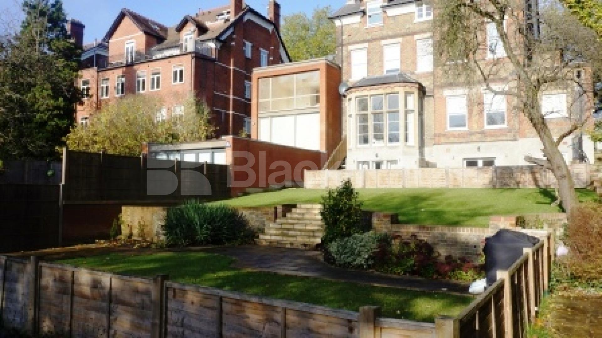 			4 Bedroom, 1 bath, 1 reception Flat			 Shepherds Hill, Highgate