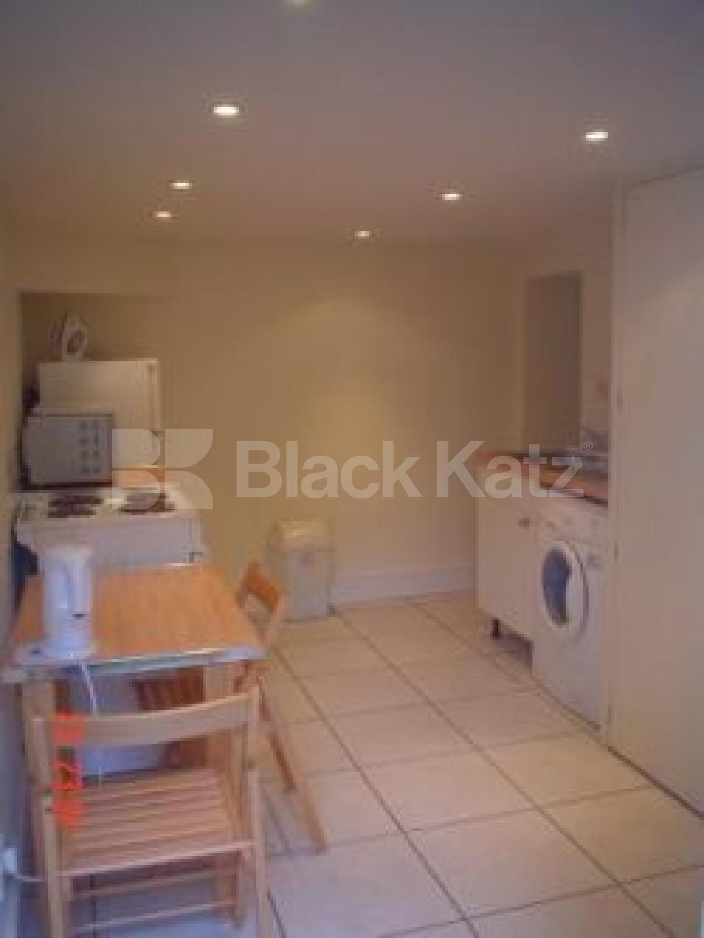 			LET, Studio Apartment, 1 bath, 1 reception Studio			 Grand Avenue, MUSWELL HILL N10 N10
