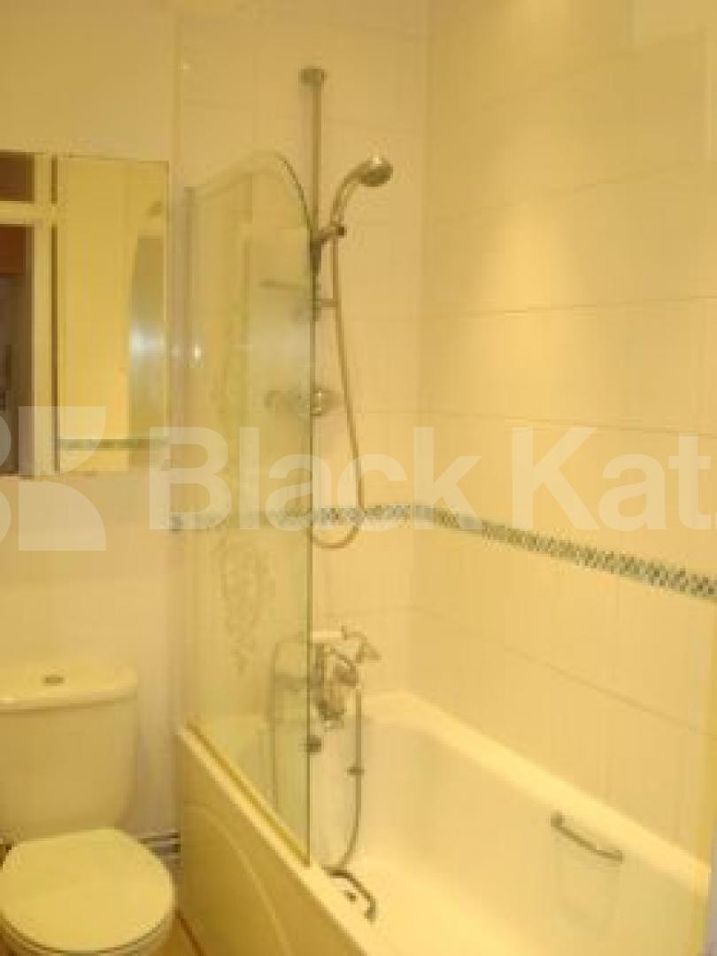 			Lovely New Instruction!!!, 2 Bedroom, 1 bath, 1 reception Flat			 Swinton Street, Kings cross