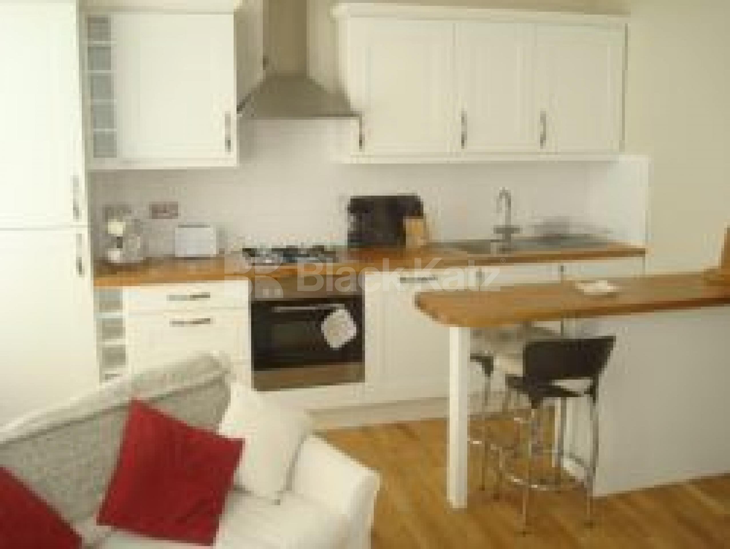 			2 Bedroom, 1 bath, 1 reception Flat			 Bryantwood road, Drayton park/Highbury N7