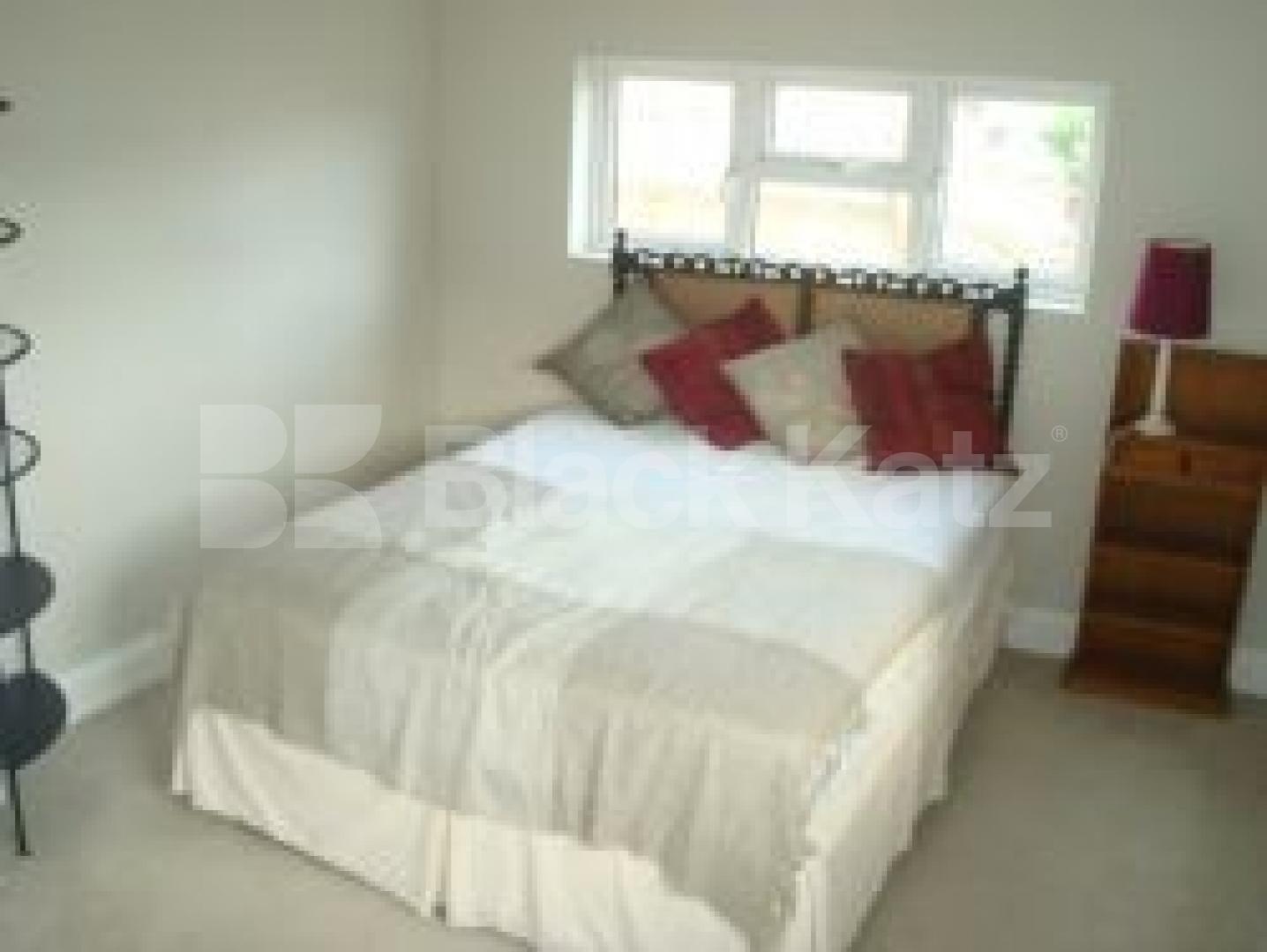 			2 Bedroom, 1 bath, 1 reception Flat			 Bryantwood road, Drayton park/Highbury