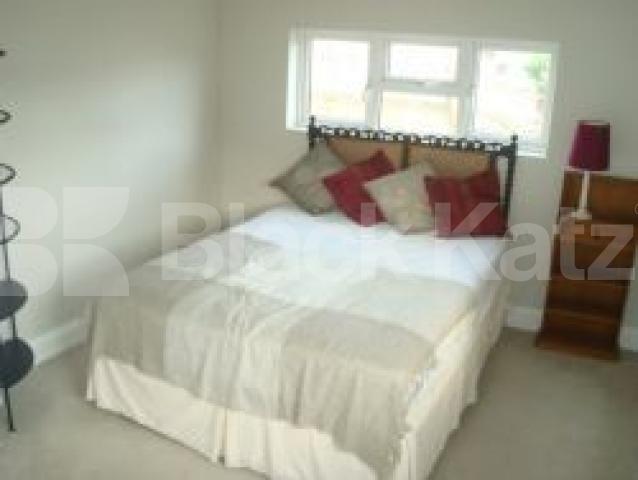 			2 Bedroom, 1 bath, 1 reception Flat			 Bryantwood road, Drayton park/Highbury