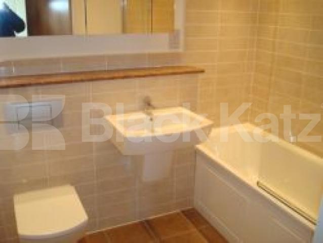 			2 Bedroom, 1 bath, 1 reception Flat			 Provost Street, OLD STREET EC1