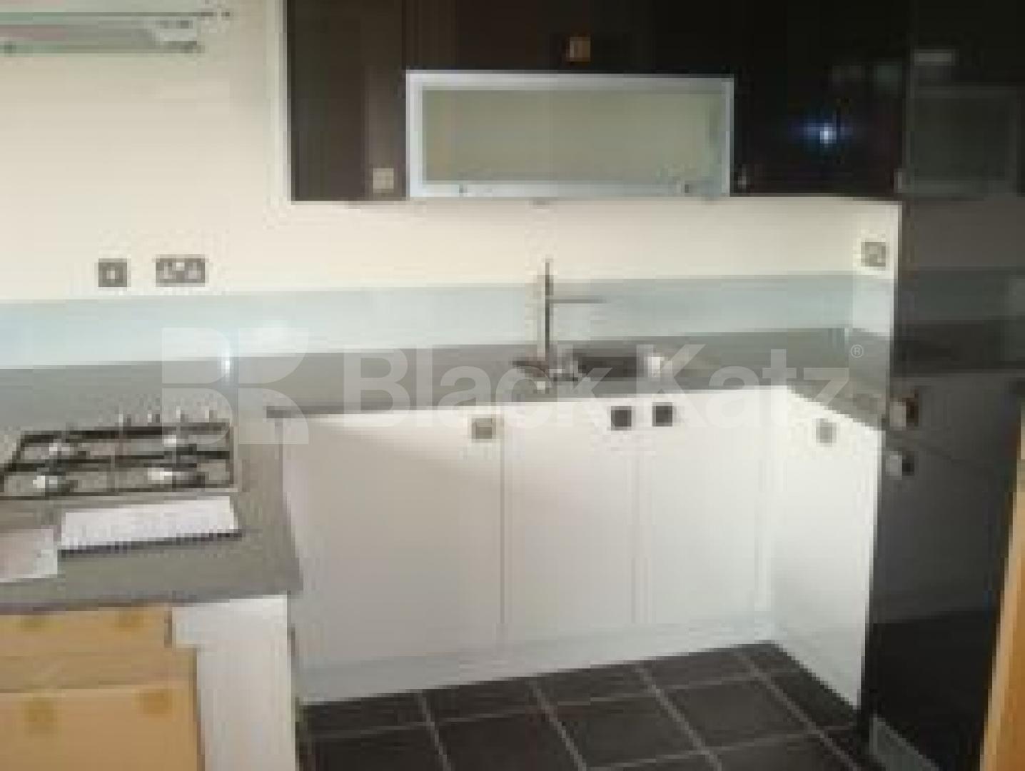 			2 Bedroom, 1 bath, 1 reception Flat			 Provost Street, OLD STREET EC1