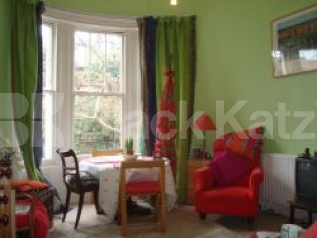 			Garden Flat !!, 2 Bedroom, 1 bath, 1 reception Flat			 Hanley Road, Finsbury Park