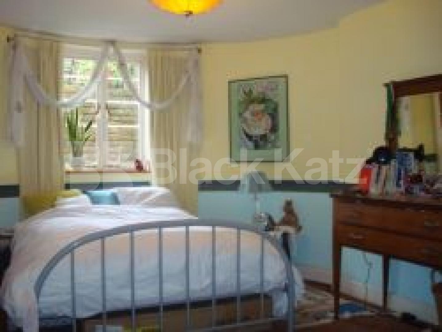 			Garden Flat !!, 2 Bedroom, 1 bath, 1 reception Flat			 Hanley Road, Finsbury Park