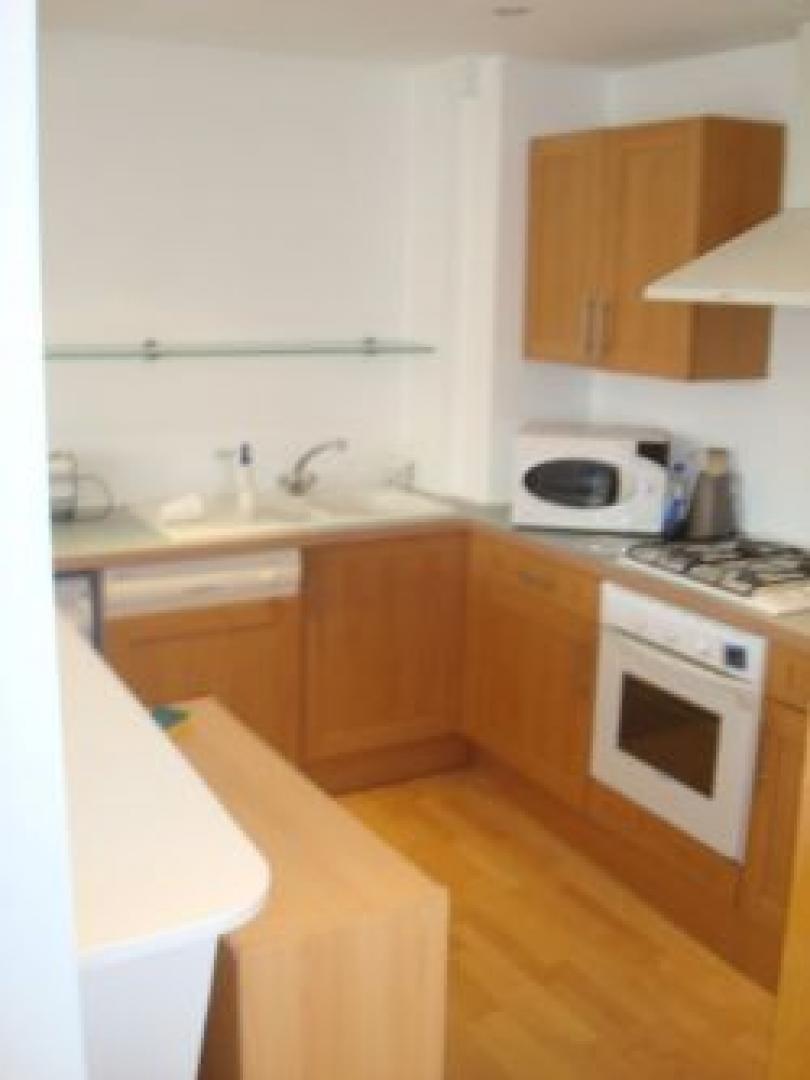 			2 Bedroom, 1 bath, 1 reception Flat			 City Road, MOORGATE EC1Y