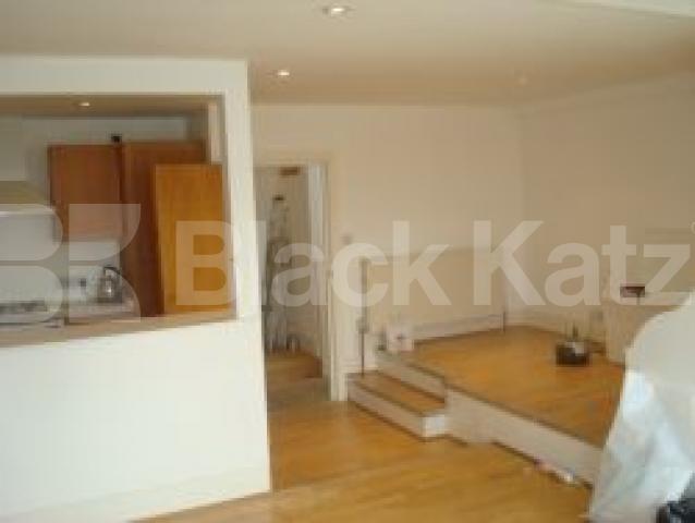 			2 Bedroom, 1 bath, 1 reception Flat			 City Road, MOORGATE EC1Y