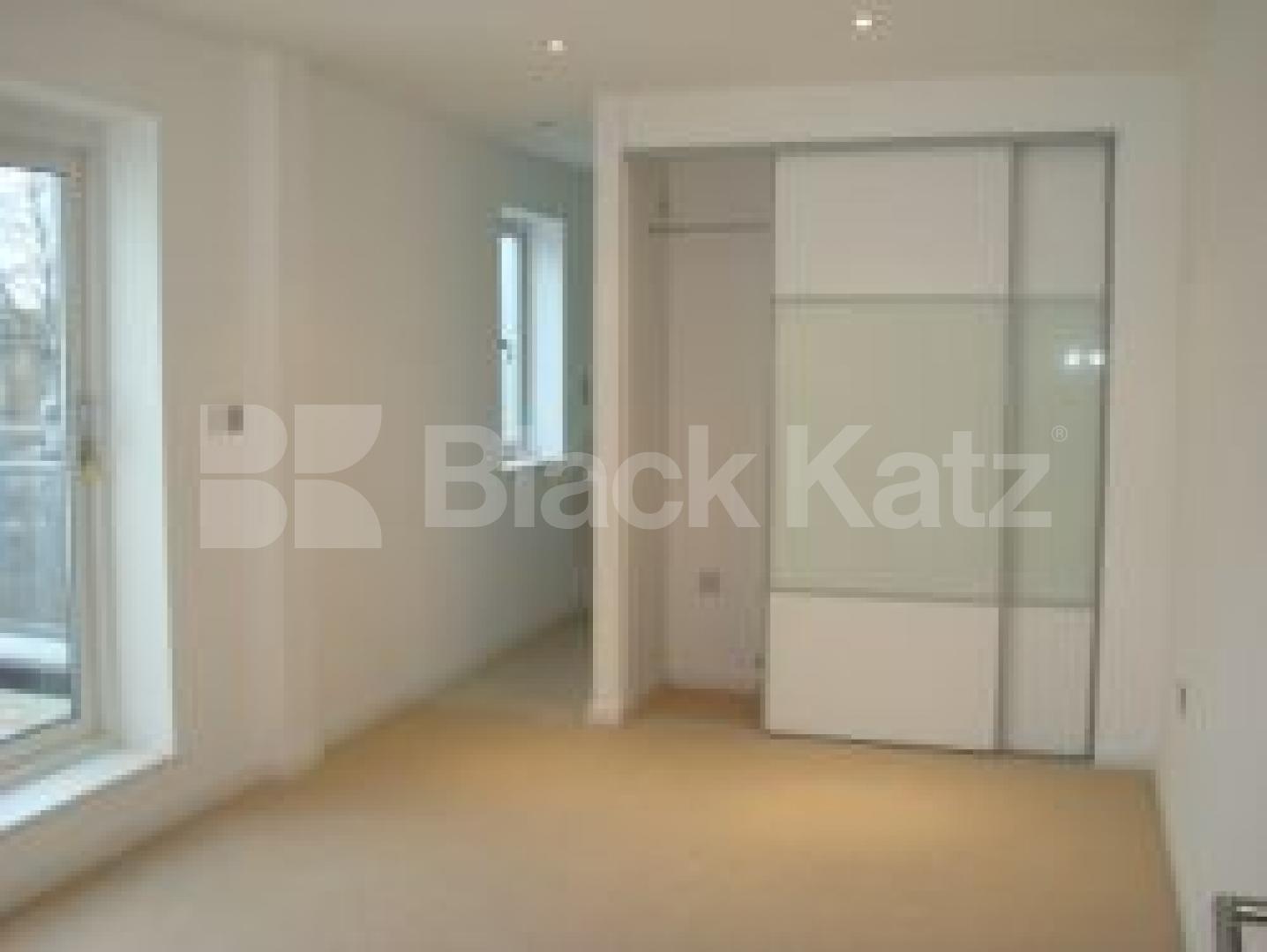 			PENTHOUSE MUST SEE !!, 2 Bedroom, 1 bath, 1 reception Flat			 Liverpool Road, Islington