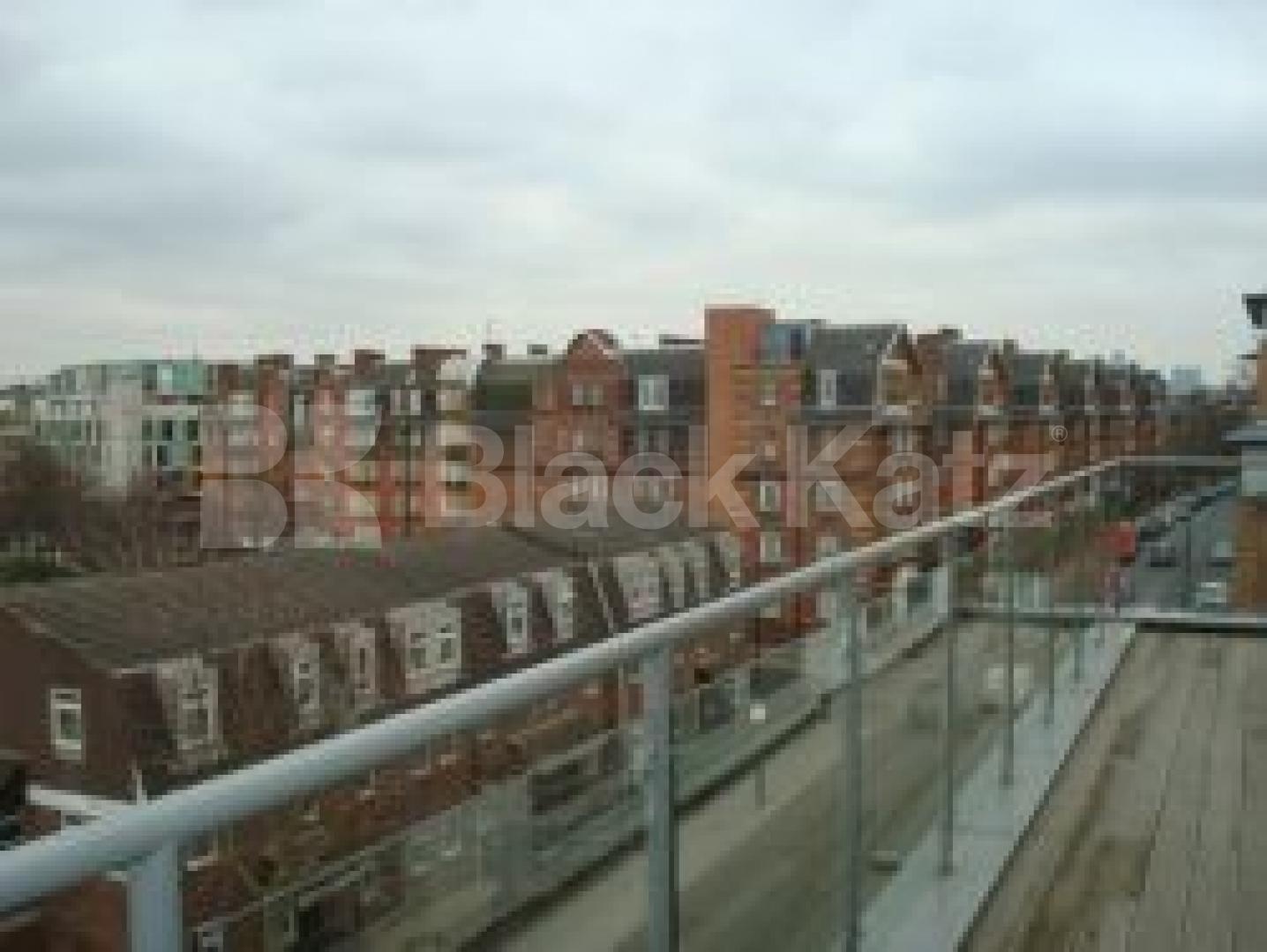			PENTHOUSE MUST SEE !!, 2 Bedroom, 1 bath, 1 reception Flat			 Liverpool Road, Islington