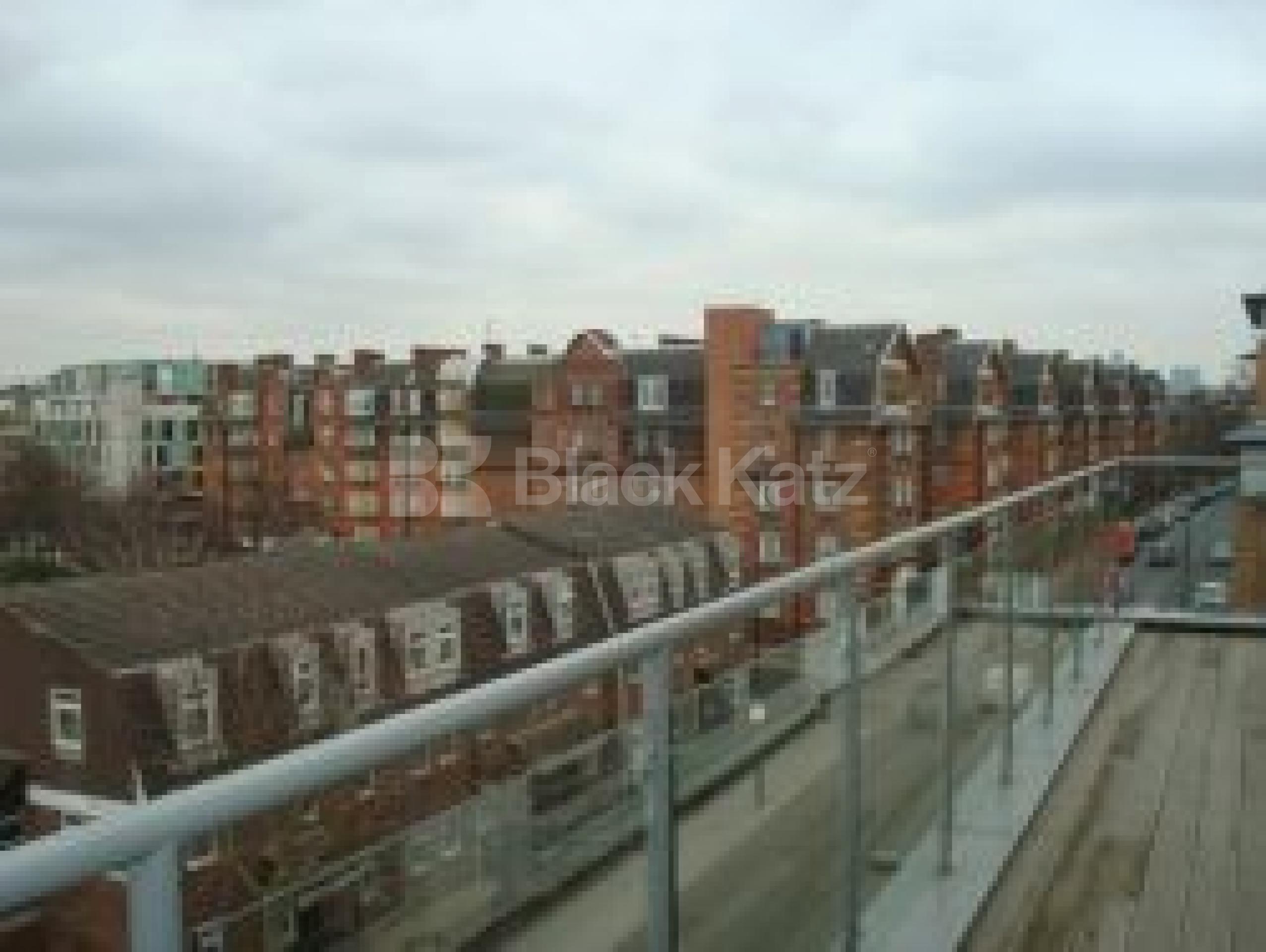			PENTHOUSE MUST SEE !!, 2 Bedroom, 1 bath, 1 reception Flat			 Liverpool Road, Islington N1