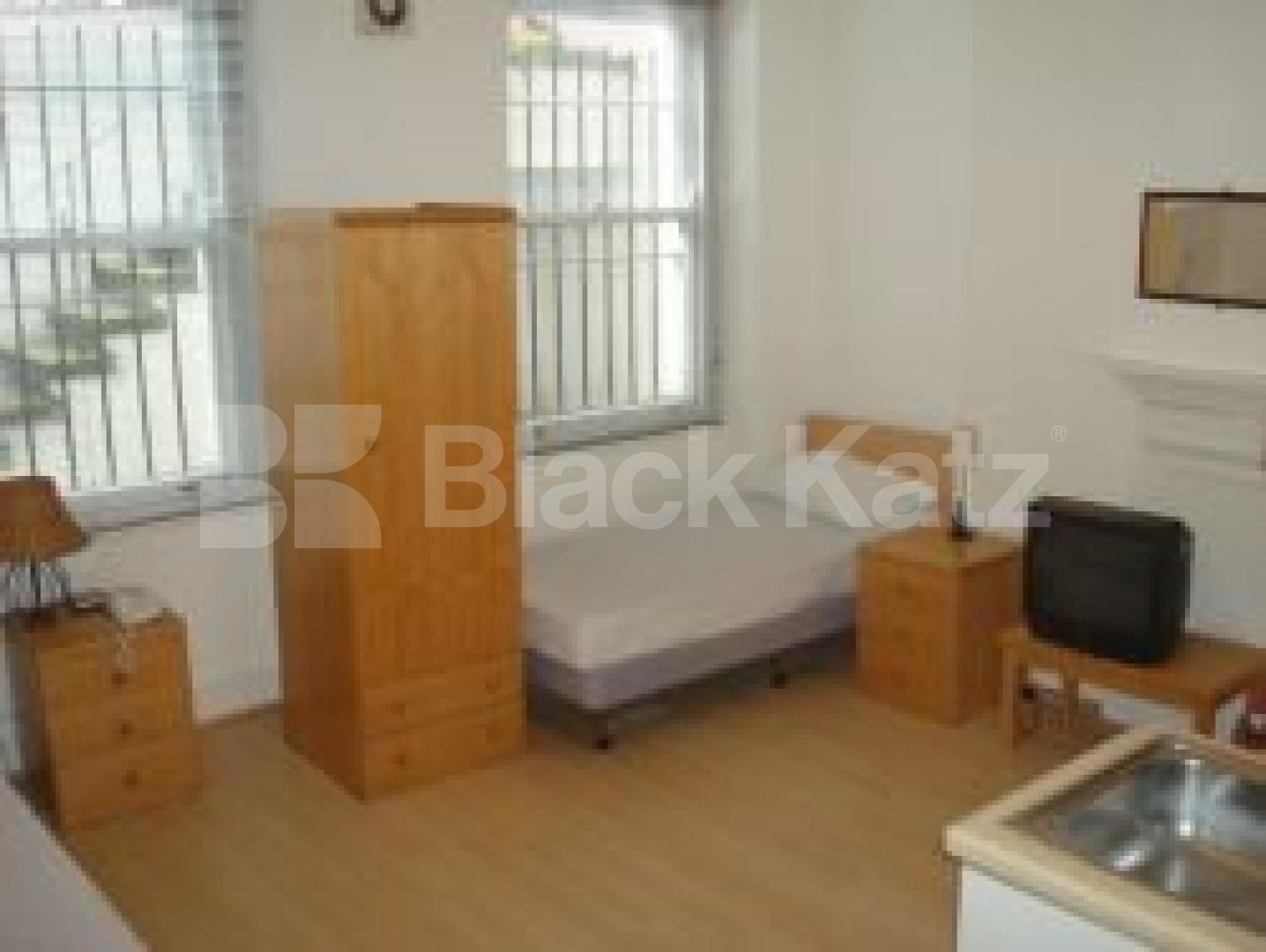 			New Instrction, Studio Apartment, 1 bath, 1 reception Flat			 Doughty Street, HOLBORN