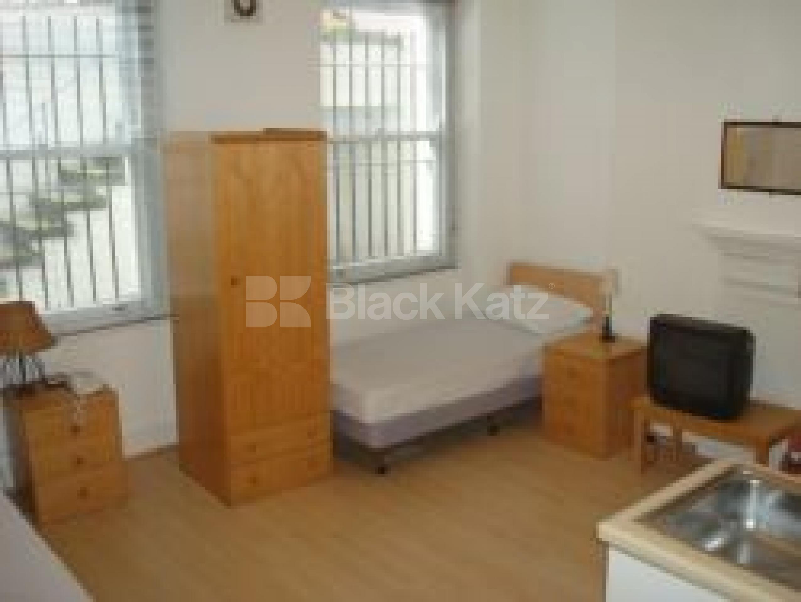 			New Instrction, Studio Apartment, 1 bath, 1 reception Flat			 Doughty Street, HOLBORN WC1