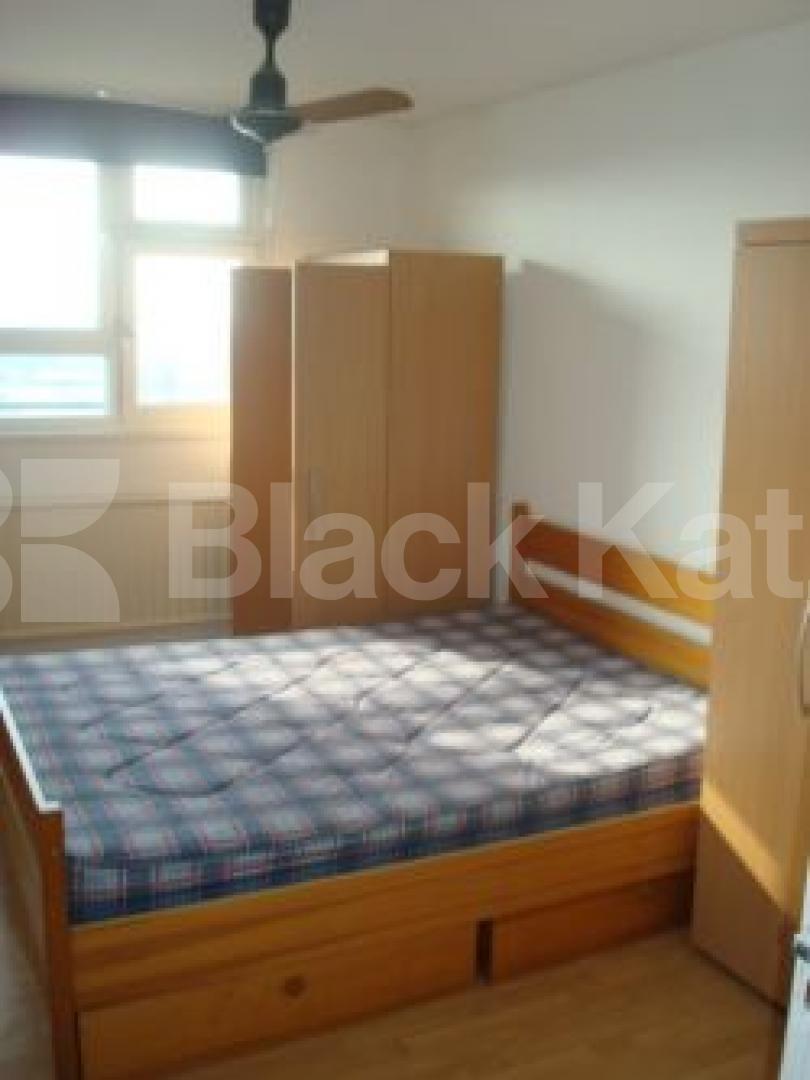 			1 Bedroom, 1 bath, 1 reception Flat			 Hall Street, ANGEL/ISLINGTON EC1V