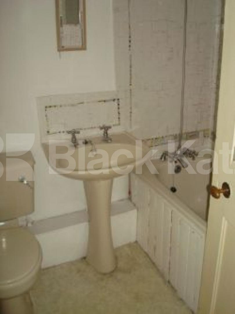 			LOCATION LOCATION LOCATION !!!, 1 Bedroom, 1 bath, 1 reception Flat			 Chapel Market, ANGEL