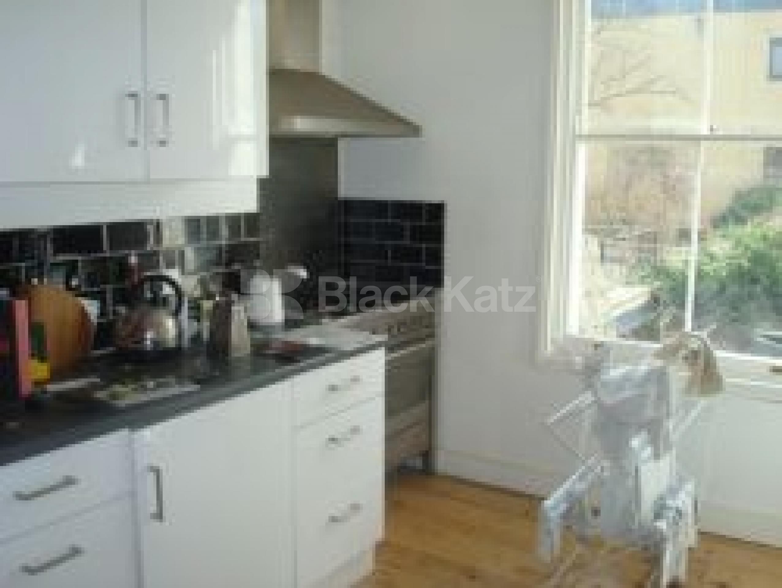 			MUST SEE !!!, 1 Bedroom, 1 bath, 1 reception Flat			 Albion road, Newington Green N16