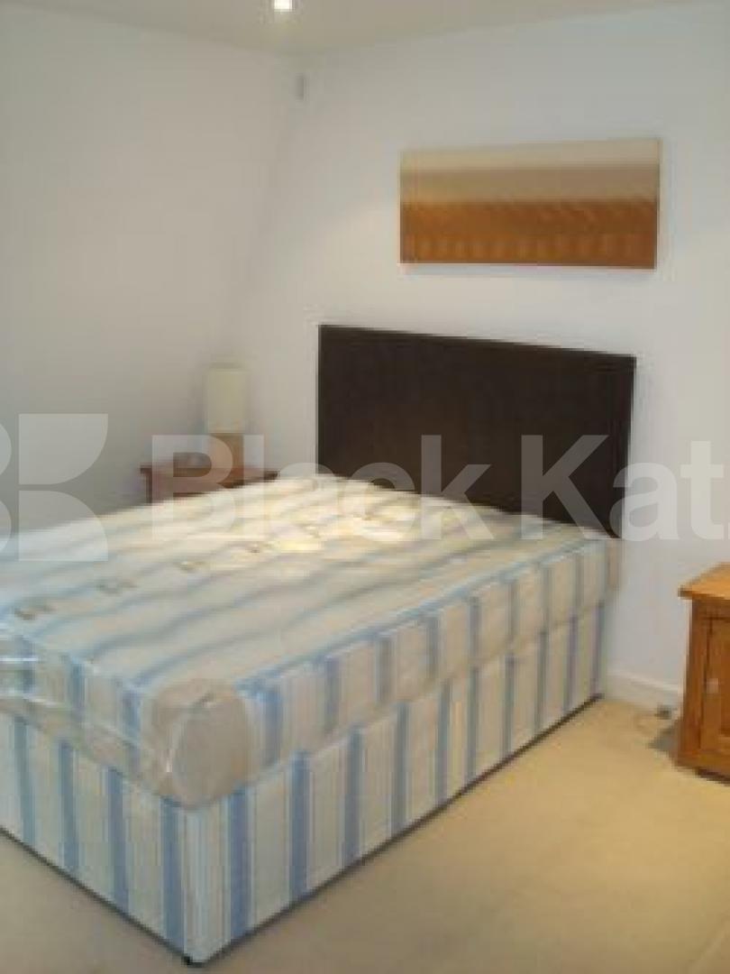 			MUST SEE !!!, 2 Bedroom, 1 bath, 1 reception Flat			 Shelbourne Road, HOLLOWAY