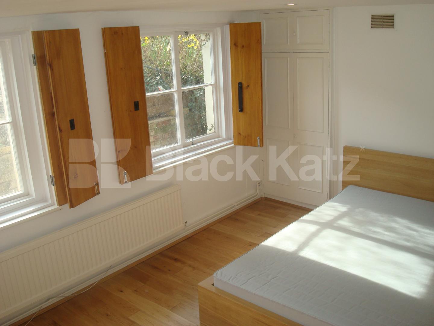 			NEW INSTRUCTION AND TRUELY LOVELY..., 2 Bedroom, 1 bath, 1 reception End Terraced House			 Tollington park, Finsbury park / Stroud green