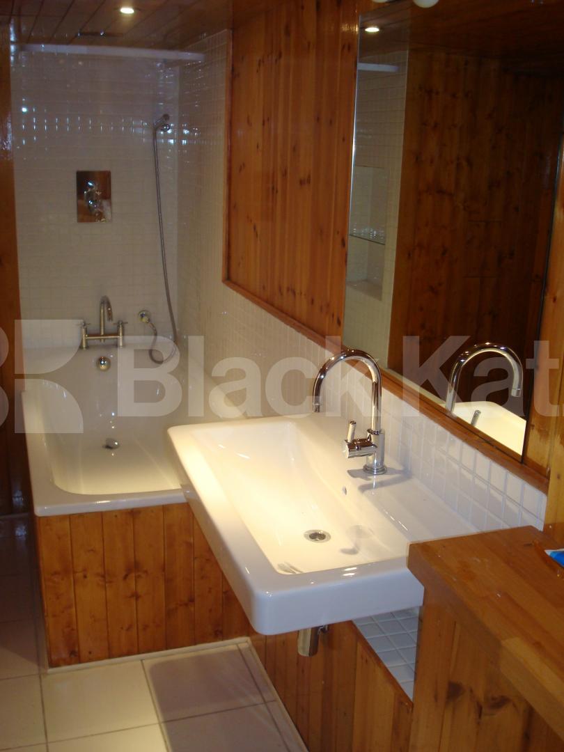 			NEW INSTRUCTION AND TRUELY LOVELY..., 2 Bedroom, 1 bath, 1 reception End Terraced House			 Tollington park, Finsbury park / Stroud green