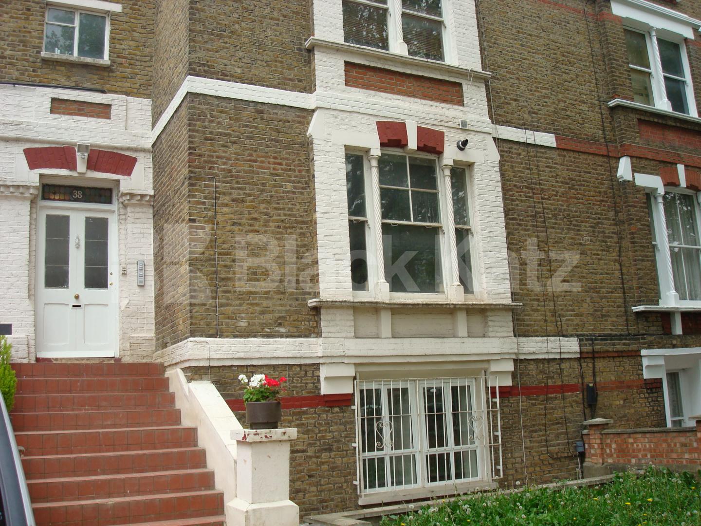 			SPACIOUS ONE BED - NEW INSTRUCTION!, 1 Bedroom, 1 bath, 1 reception Flat			 Hillmarton Road, HILLMARTON CONSERVATION 