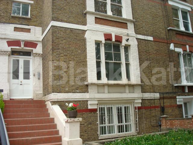 			SPACIOUS ONE BED - NEW INSTRUCTION!, 1 Bedroom, 1 bath, 1 reception Flat			 Hillmarton Road, HILLMARTON CONSERVATION 